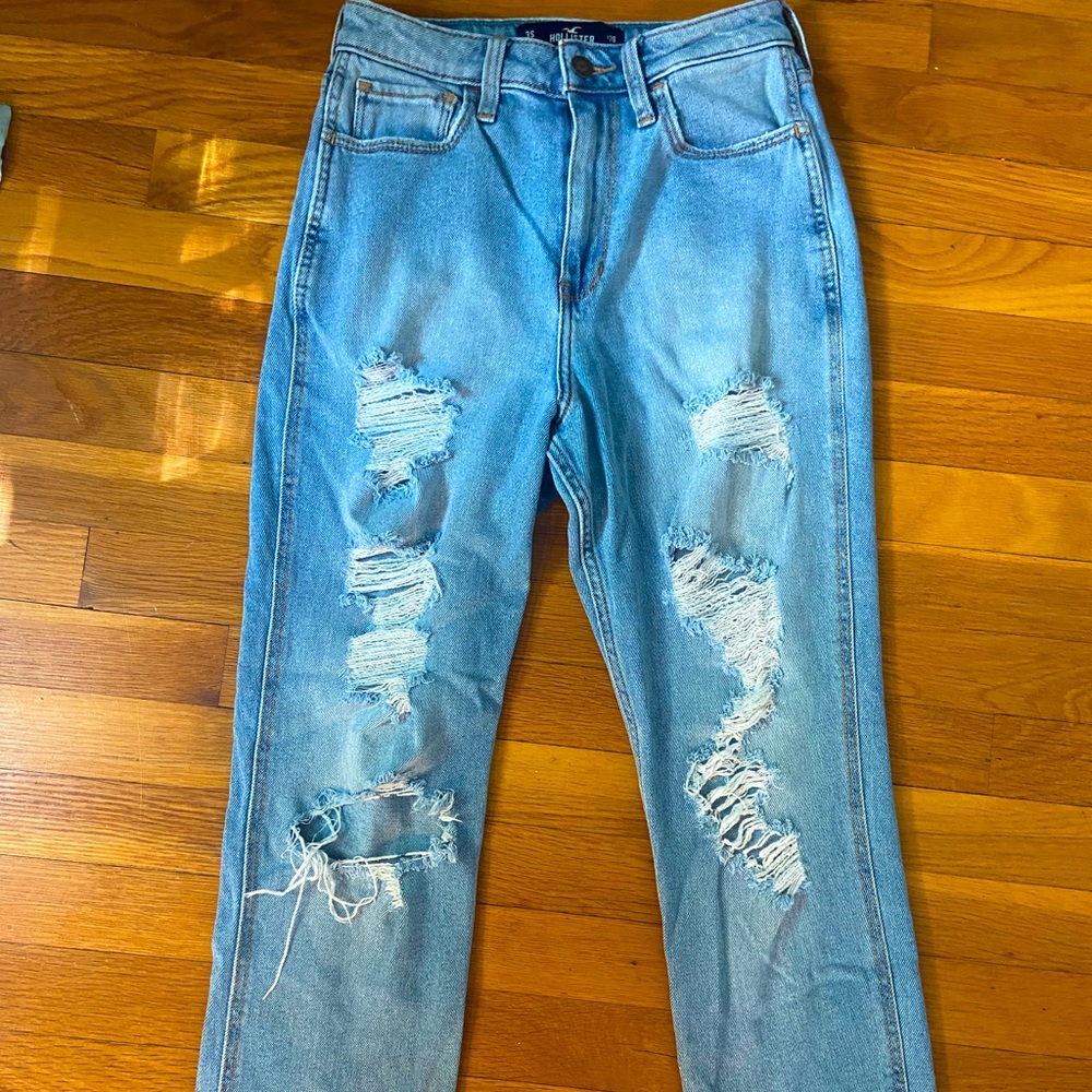 hollister curvy high rise mom jeans💙🖤